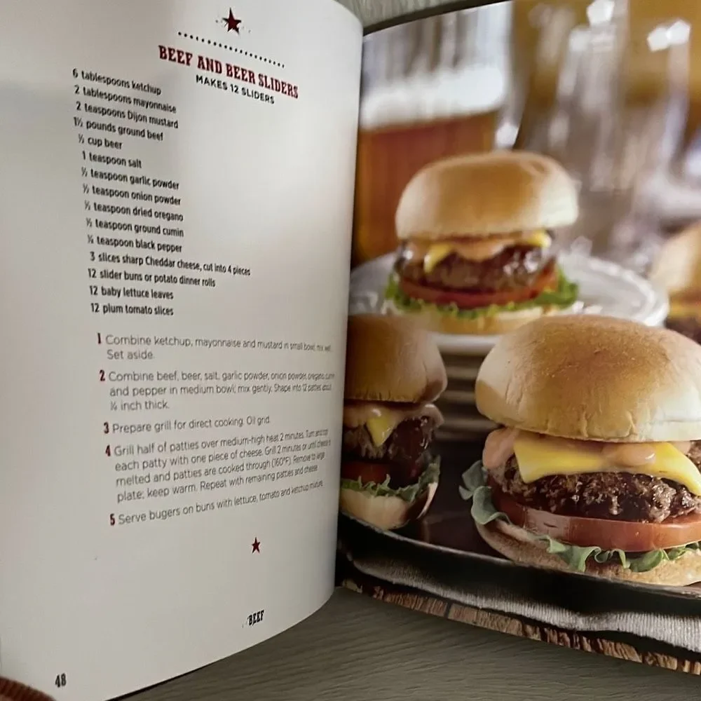 Grilling More‎ than 100 Recipes Hardcover Publications International Ltd.